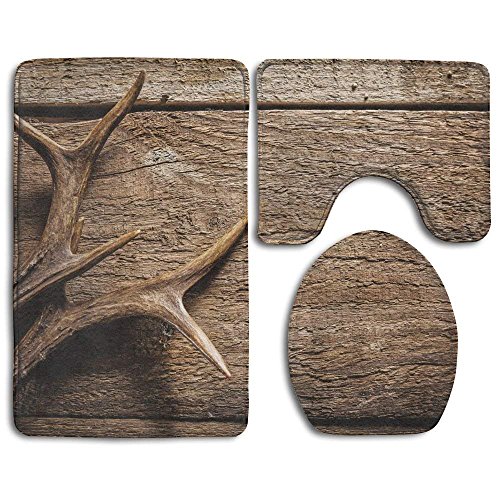 Badezimmerteppich, Hirschgeweih auf Holztisch, rustikale Textur, Jagdsaison, 3-teiliges Badematten-Set, Konturteppich und Deckelbezug von Meius