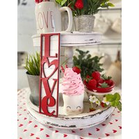 9 "Rotes Abgestuftes Tablett "Verandabrett" Im Landhausstil, Vertikales Schild Mit Shiplap-Hintergrund, Valentinstag Unter Dem Motto "Liebe" 9 "Rotes Abgestuftes Tablett "Verandabrett" Im Landhausstil, Vertikales Schild Mit Shiplap-Hintergrund, Valentinstag Unter Dem Motto "Liebe" von MelDenver