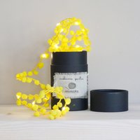 Gelbe Pom Lichterkette von MelaniePorterDesign