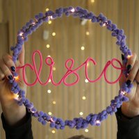 Led-Nachtlicht Mit Wort Handgefertigtes Pom Pom-Zeichen von MelaniePorterDesign