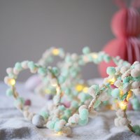 Pastell Pom Lichterkette | Ostertischdekoration 2M Batterie Led von MelaniePorterDesign