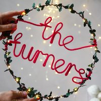 Personalisierter Weihnachtskranz Mit Lichtern Benutzerdefiniertes Feiertagsdekor von MelaniePorterDesign