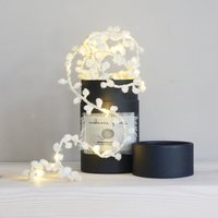 Weiche Weiße Pom Lichterkette | Schlafzimmer Mini-Schneeball Lichter von MelaniePorterDesign