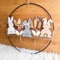 Osterdeko Aus Metall Mit Trockenblumen Und 3 Hasen, Türschmuck, Trockenblumenkranz Ostergeschenk, Frühlingsdeko von Melodieblumenkreativ