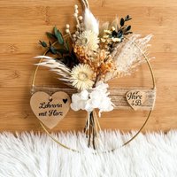 Kranz Lehrerin Mit Herz, Trockenblumenkranz Beige, Fensterkranz, Metallring, Personalisierbarer Holzscheibe, Wanddeko, Blumenkranz von Melodieblumenkreativ