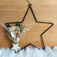 Weihnachtsgeschenke, Trockenblumenkranz, Weihnachten, Weihnachtsstern, Winterdeko, Fensterdeko, Weihnachtsdeko von Melodieblumenkreativ