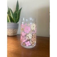 Blumentasse, Blumen Glastasse, Kaffeeglastasse Mit Bambusdeckel Und Glashalm, Rosa Neutrale Tasse, Bierdose Glas, Frühlingsglas Tassen von MelsCustomCraftCo