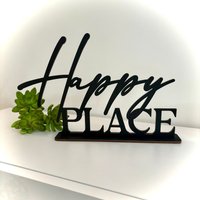 Happy Place Schriftzug Aus Holz Zum Hinstellen | Geschenk Einzug Geburtstag Wohnzimmer Deko Bad Schlafzimmer Garten Balkon Happy Place Schriftzug Aus Holz Zum Hinstellen | Geschenk Einzug Geburtstag Wohnzimmer Deko Bad Schlafzimmer Garten Balkon von Memoria3DDesign