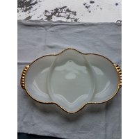 Fire King Milk Glass Geteiltes Relish Tablett Mit Goldenem Nagelrand von MemoriesAntiquesLLC