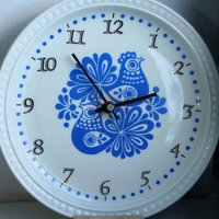 Vintage Ditmar Urbach Keramik Wanduhren Mit Folklore Motiv, Tschechoslowakei 1950Er Jahre von MemoriesCZ