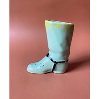 Vintage Keramikvase in Mintgrün | Reitstiefel Kaktus Vase von MenagerieVintageCo