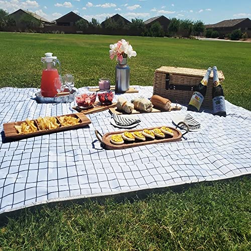 Menkala Picknickdecke Wasserdicht 200x200 cm Groß XXL Outdoor Decke Stranddecke Sandfrei Strandmatte Krabbeldecke Faltbare Picnic Blanket mit Tragegriff Klettverschluss für 4-6 Personen Weiß Kariert von Menkala