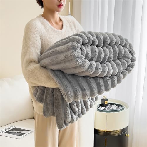 Menkala Plüsch Kuscheldecke Grau Hellgrau Gestreift 150x200cm Warm Decke Flauschig Cashmere Touch Fleece Fleecedecke Kunstfell Kaninchenfell Tagesdecke Sofadecke Wohndecke Blanket Sofa Überwurfdecke von Menkala