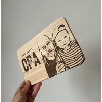 Schneidebrett Frühstücksbrett Gravur Personalisiert Foto Oma Opa Papa Bild Fotografie Geschenk Überraschung Unikat Holz von MentoEventbedarf