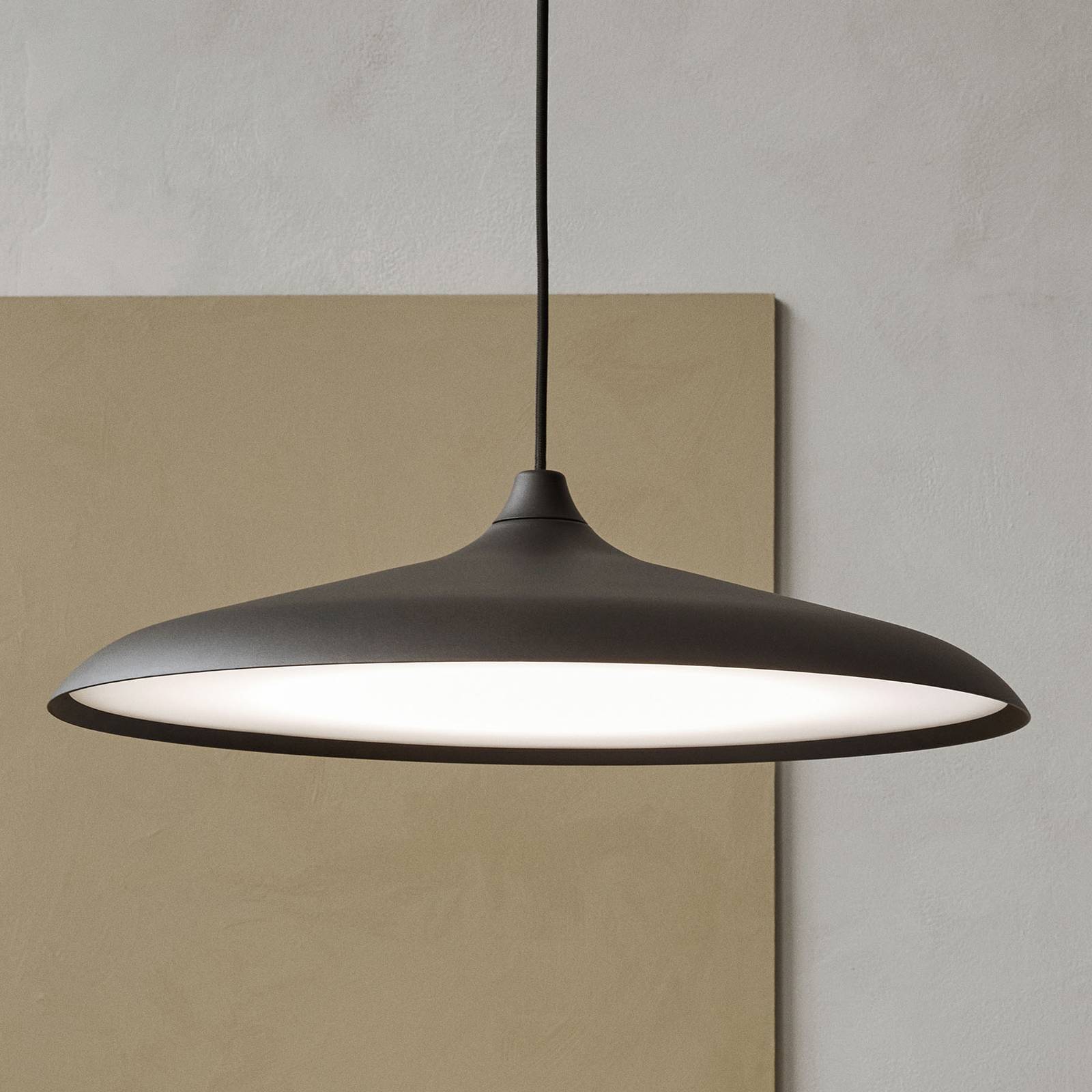 Audo Circular Lamp LED-Pendelleuchte, schwarz von Audo Copenhagen