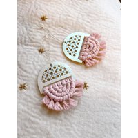 Irisierender Acryl-Cane Makramee-Verzierung/Rattan /Weihnachtsverzierung Boho-Weihnachtsdekoration Mini-Wandbehang Irisierender Acryl-Cane Makramee-Verzierung/Rattan /Weihnachtsverzierung Boho-Weihnachtsdekoration Mini-Wandbehang von MerakiHandmadeDecor