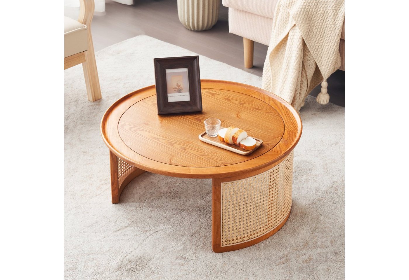 Merax Couchtisch, aus Massivholz und Rattan, Beistelltisch, Wohnzimmertisch, Φ70cm von Merax