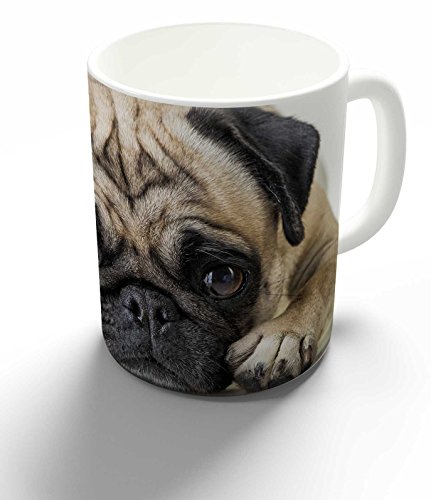 Becher/Tasse/Kaffeebecher/Kaffeepott aus Keramik - 300 ml Motiv: Mops liegend traurig(05) von Merchandise for Fans
