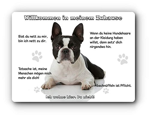 Merchandise for Fans Blechschild/Warnschild/Fun Türschild 30x40cm - Willkommen in Meinem Zuhause - Motiv: Boston Terrier schwarz/weiß liegend - 04 von Merchandise for Fans