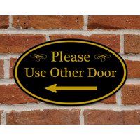 Bitte Verwenden Sie Andere Türschild Mit Links Pfeil - Aluminium Oval 12" X 7" Plakette Verschiedene Farben Verfügbar Bitte Verwenden Sie Andere Türschild Mit Links Pfeil - Aluminium Oval 12" X 7" Plakette Verschiedene Farben Verfügbar von Meridiangraphics