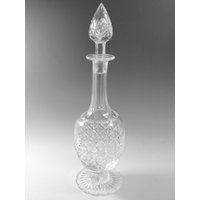 stuart - Connaught Cut Hoch Kristallkaraffe 15 1/2" stuart - Connaught Cut Hoch Kristallkaraffe 15 1/2" von MerrittRobinsonStore