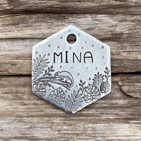 Dog Tag, Erkennungsmarken Für Hunde, Tags, Haustier Id-Marke, Dschungel Chamäleon, Personalisierte Hundemarke, Eidechse Sterne, Hundehalsbandmarke von MetalHounds