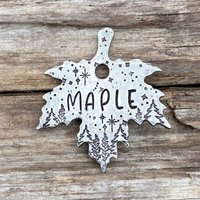 Haustier-Id-Marke, Hundemarke, Erkennungsmarken Für Hunde, Ahornblatt, Twilight Maple, Personalisierte Handgestempelt, Individuelle Hundemarke von MetalHounds