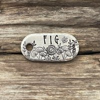 Mini Dog Tag, Hundemarke Für Hunde, Längliche Hundemarke, Bienchen, Personalisierte Pet Id Individuell, Katzenmarke, Haustier Bedarf, Maiblumen von MetalHounds