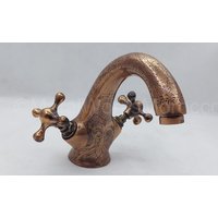 Öl Eingeriebener Bronzewasserhahn - Traditioneller Geätzter Messingwaschbecken-Hahn von MetalWorksMorocco