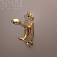 Set Von 2 Geätzten Unlackierten Messing Kleiderhaken Wandhalterung Für Eingang, Schlafzimmer Oder Badezimmer von MetalWorksMorocco