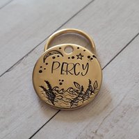 Pond - Dog Tags, Katzenmarken, Ocean, Wasser, Pflanzen, Farn, Hand Gestempelt, Personalisiert, Hundehalsband, Katzenhalsband, Messinglegierung; von MetalheadsBoutique