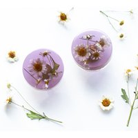 Echte Chrysantheme Blumen Knäufe in Lila, Weiß, Möbelknäufe, Einweihungsgeschenk, Unikat, Handgemacht von MetsikPintsel