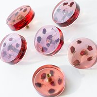 Echte Walderdbeeren in Möbelknöpfen, Schlafzimmer Nachttisch, Weihnachtsgeschenk Idee, Muttertag Echte Walderdbeeren in Möbelknöpfen, Schlafzimmer Nachttisch, Weihnachtsgeschenk Idee, Muttertag von MetsikPintsel