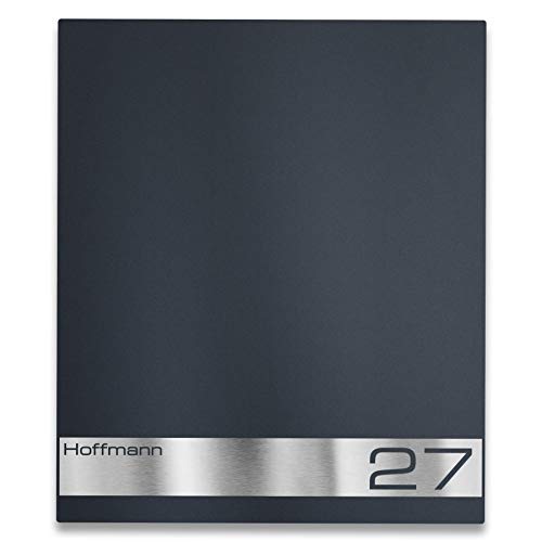 Metzler Briefkasten Toma mit Edelstahl Namensschild - Anthrazit RAL 7016 - Hausnummer & Name personalisierbar - Modernes Design - inkl. Befestigungsmaterial - Wandmontage - Schloss rechts von Metzler