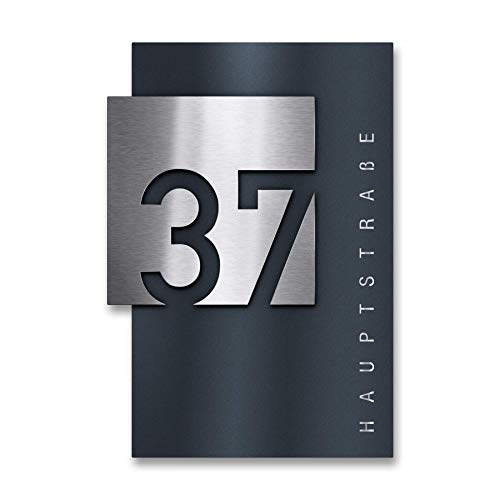 Metzler Design Hausnummernschild in Anthrazit (RAL 7016) - Hausnummernschild inkl. Gravur - Schild mit Hausnummer und Straßenname - Größe: 21 x 30 cm von Metzler