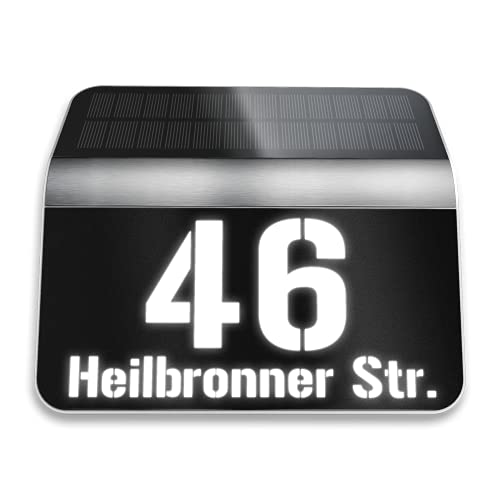 Metzler Hausnummer mit Straßennamen beleuchtet Solar aus Edelstahl in Schwarz - Hausnummernleuchte - LED Beleuchtung mit Dämmerungsschalter Dämmerungssensor - beleuchtete Hausnummer - 22,7 x 24,2 cm von Metzler