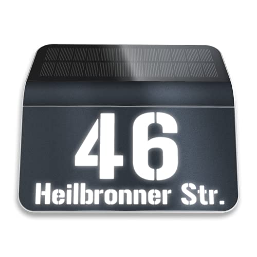 Metzler Hausnummer mit Straßennamen beleuchtet Solar aus Edelstahl in Anthrazit - Hausnummernleuchte - LED Beleuchtung mit Dämmerungsschalter Dämmerungssensor - beleuchtete Hausnummer - 22,7 x 24,2 cm von Metzler