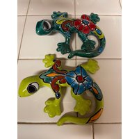 Gecko Statue Eine So Süß Toll Als Draußen Oder Drinnen Hängen An Der Wand in Einem Garten Draußen von MexicanMercado
