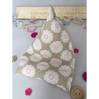 Handgemachter Stoff-Telefonständer | Handy I-Pillow Sitzsack Handgemachter Stoff-Telefonständer | Handy I-Pillow Sitzsack von MiaKatCreations