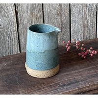 Handgemachter Keramik Sahnegießer/ Ausgießer/Servierkrug/Milchkännchen/ Blau/Grüner von MiaZoiCeramics
