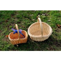 2 Körbe, Helle Weidenkörbe, Geschenkkörbe, Eierkorb, Brötchenkorb, Präsentkorb, Landhausdeko 2 Körbe, Helle Weidenkörbe, Geschenkkörbe, Eierkorb, Brötchenkorb, Präsentkorb, Landhausdeko von MiabellaImPott