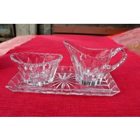 Milch Und Zucker Set, Kristallglas, Milchkännchen, Zuckertopf Unterteller, Kaffeetafel, 60Er Jahre Milch Und Zucker Set, Kristallglas, Milchkännchen, Zuckertopf Unterteller, Kaffeetafel, 60Er Jahre von MiabellaImPott