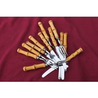 Obstbesteck, Bambusbesteck, 6 Kleine Gabeln Und Messer Mit Bambusholzgriffen, 50Er Jahre, Midcentury Obstbesteck, Bambusbesteck, 6 Kleine Gabeln Und Messer Mit Bambusholzgriffen, 50Er Jahre, Midcentury von MiabellaImPott