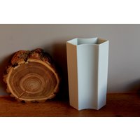 Vase, Hohe Weiße Design Porzellanvase Rosenthal Studio Linie, Sami Wirkkala, 80Er Jahre Vase, Hohe Weiße Design Porzellanvase Rosenthal Studio Linie, Sami Wirkkala, 80Er Jahre von MiabellaImPott