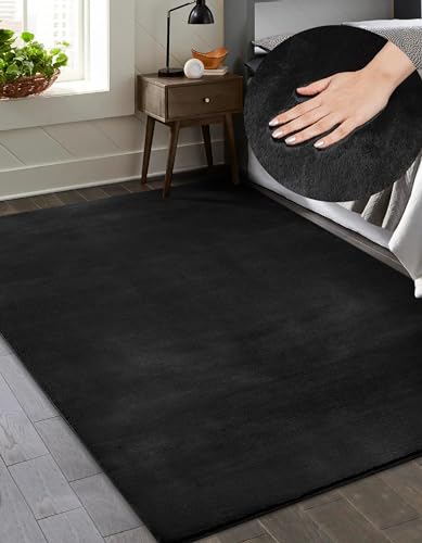 Mia´s Teppiche Luna kuschelig Warmer Fellteppich, weich und elegant, waschbar und Fußbodenheizung geeignet, Öko-Tex Zertifiziert, Schwarz, 117 x 160 cm von Mias Teppiche