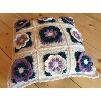 "Hand Gehäkelte "Alpaka-Touch" Zwei Seiten Hand Gemacht Kissen 16" Omas Quadrat." von MiasWorldOfCreations