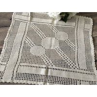 Vintage Unbenutzte Hand Gehäkelte Filet Baumwolle Deckchen/Herzstück Kissen Vorderseite, 52 X 46 cm von MiasWorldOfCreations
