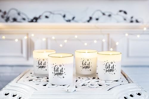 Duftkerze im Glas - 4er-Set - "Let It Snow" Kerze, Advent, Weihnachten, Raumduft - Kein Ruß - Brenndauer: 25 Std - verschiedene Duftaromen – 7x7x8 cm Duftkerze im Glas - 4er-Set - "Let It Snow" Kerze, Advent, Weihnachten, Raumduft - Kein Ruß - Brenndauer: 25 Std - verschiedene Duftaromen – 7x7x8 cm von MichaelNoll