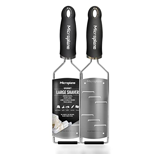 Microplane Große Raspel Küchenreibe für Hartkäse, Schokolade und Trüffel in Schwarz mit Edelstahlklingen - Made in USA Microplane Große Raspel Küchenreibe für Hartkäse, Schokolade und Trüffel in Schwarz mit Edelstahlklingen - Made in USA von Microplane