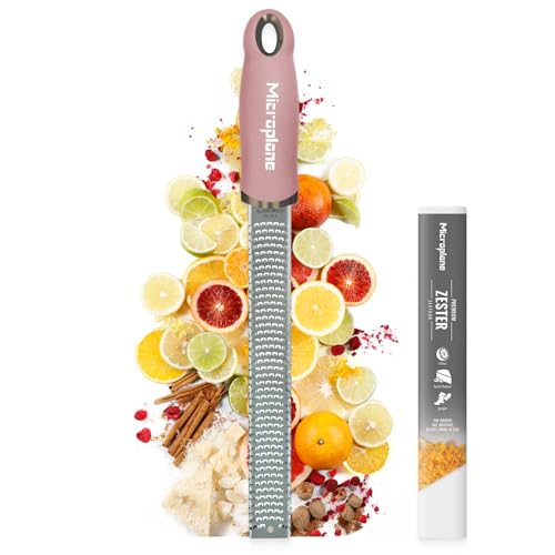 Microplane Zester Küchenreibe in Altrosa für Zitrusfrüchte, Parmesan, Ingwer, Schokolade & Muskatnuss mit feiner Edelstahlklinge - Made in USA von Microplane